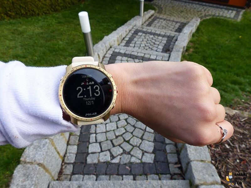 Man sieht das Display der Polar Grit X Pro.